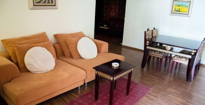 The Shelton Grand Hotel Bangalore Extérieur photo
