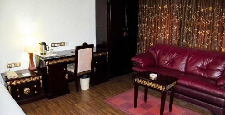 The Shelton Grand Hotel Bangalore Extérieur photo