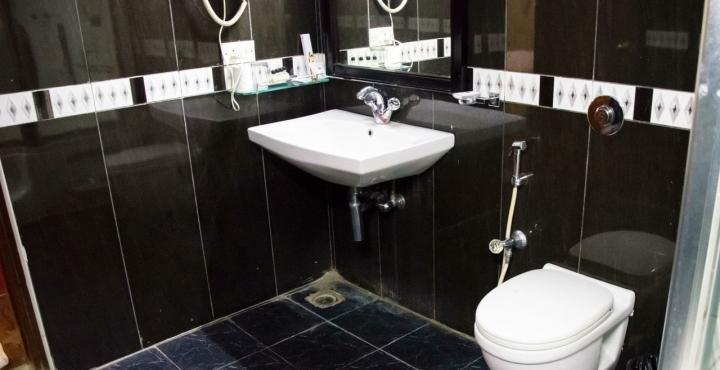 The Shelton Grand Hotel Bangalore Extérieur photo
