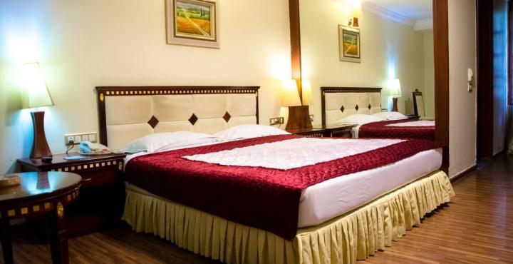 The Shelton Grand Hotel Bangalore Extérieur photo