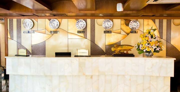 The Shelton Grand Hotel Bangalore Extérieur photo