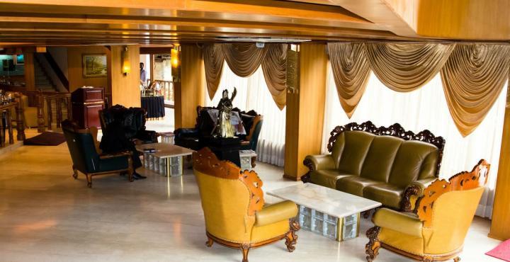 The Shelton Grand Hotel Bangalore Extérieur photo