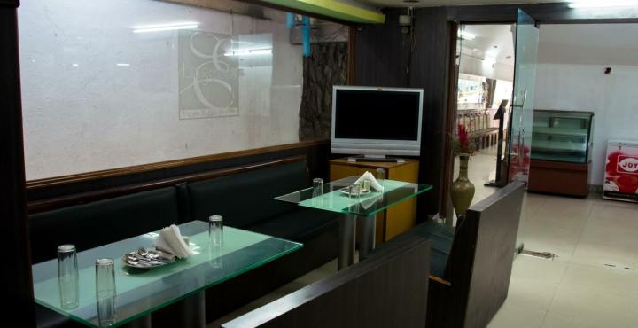 The Shelton Grand Hotel Bangalore Extérieur photo