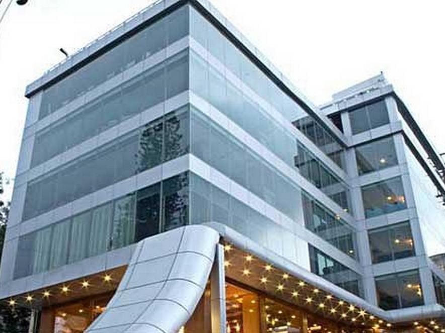 The Shelton Grand Hotel Bangalore Extérieur photo