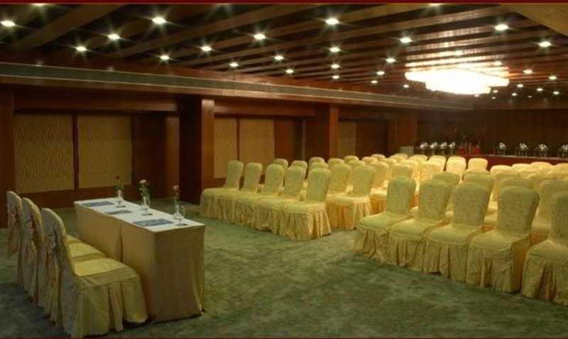 The Shelton Grand Hotel Bangalore Extérieur photo