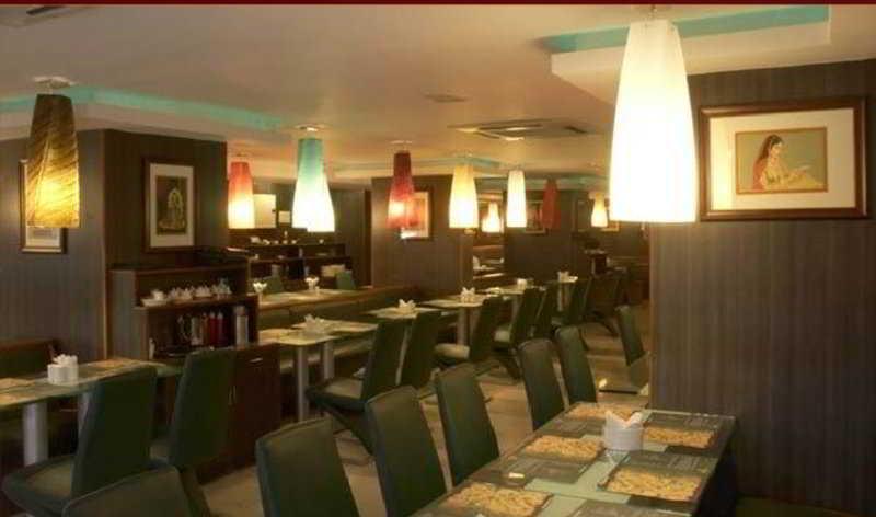 The Shelton Grand Hotel Bangalore Extérieur photo