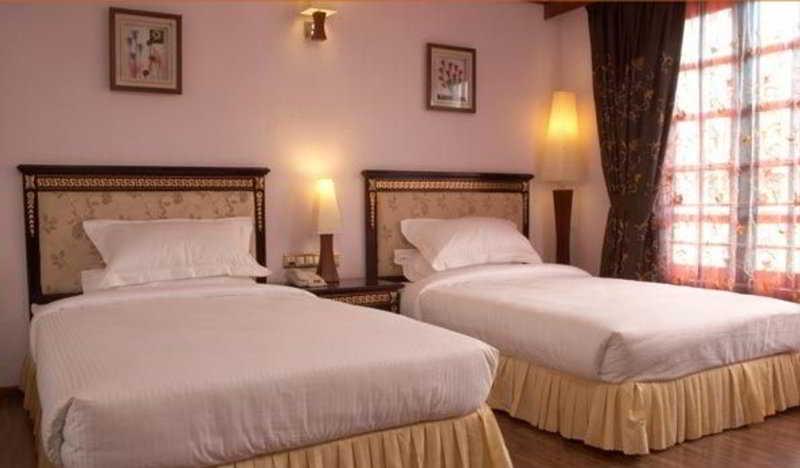 The Shelton Grand Hotel Bangalore Extérieur photo