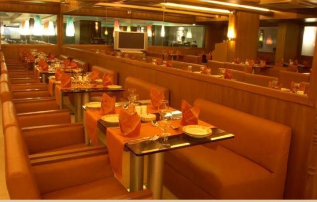 The Shelton Grand Hotel Bangalore Extérieur photo