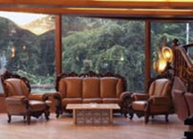 The Shelton Grand Hotel Bangalore Extérieur photo